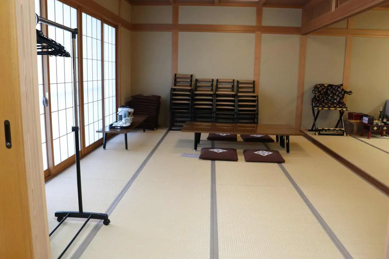 洞光寺会館 待合室